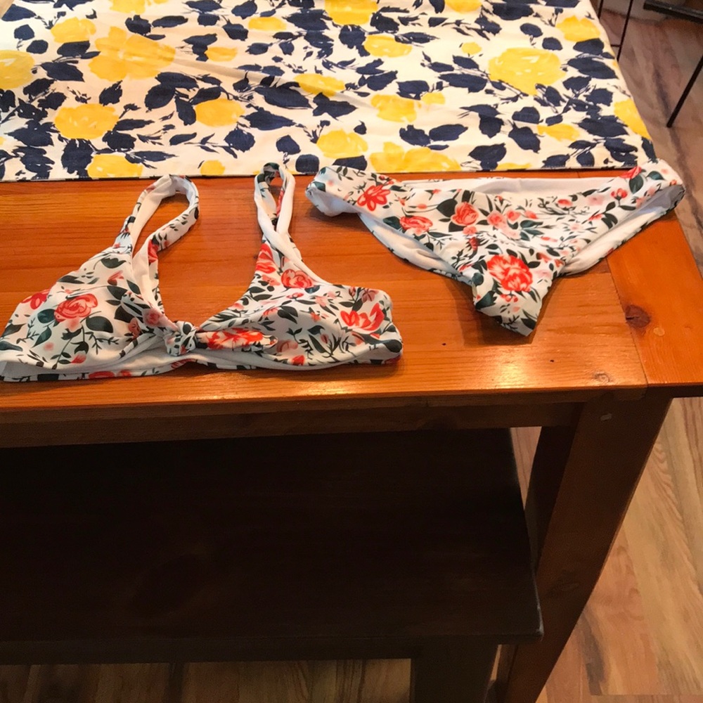 NWT floral bikini size medium